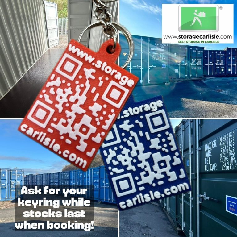 Keychain tags with QR codes for storage booking, featuring red and blue designs.